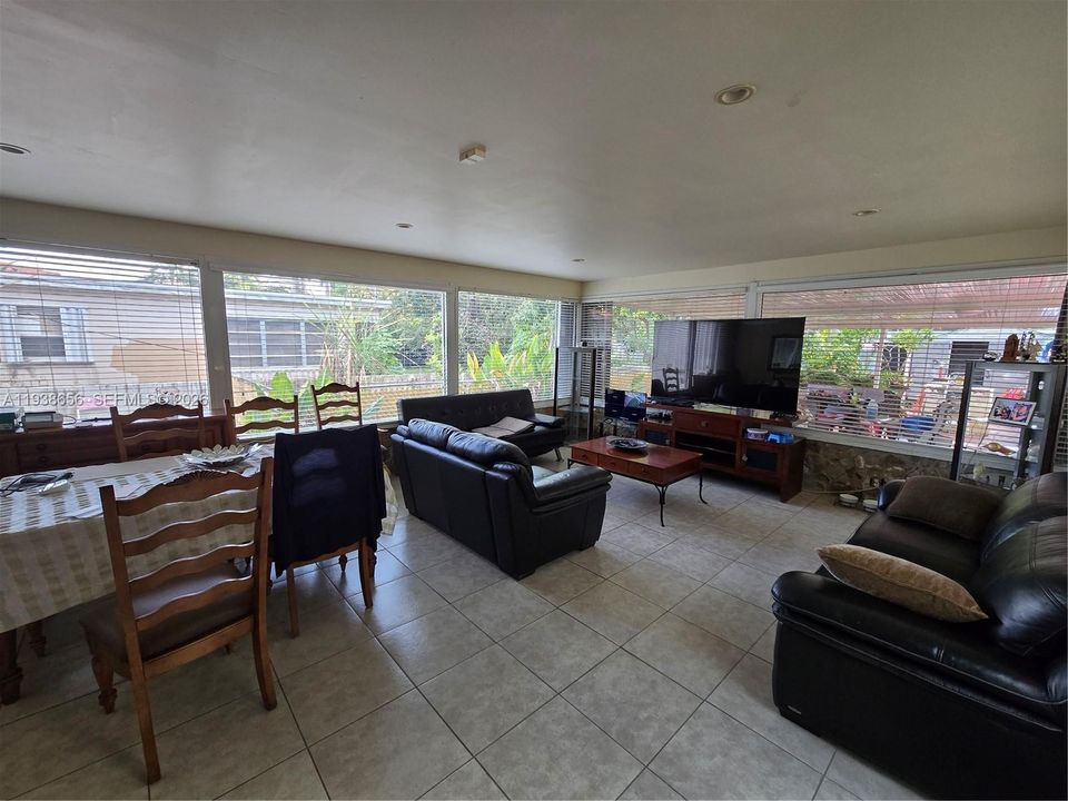 待售: $699,000 (3 贝兹, 2 浴室, 1179 平方英尺)