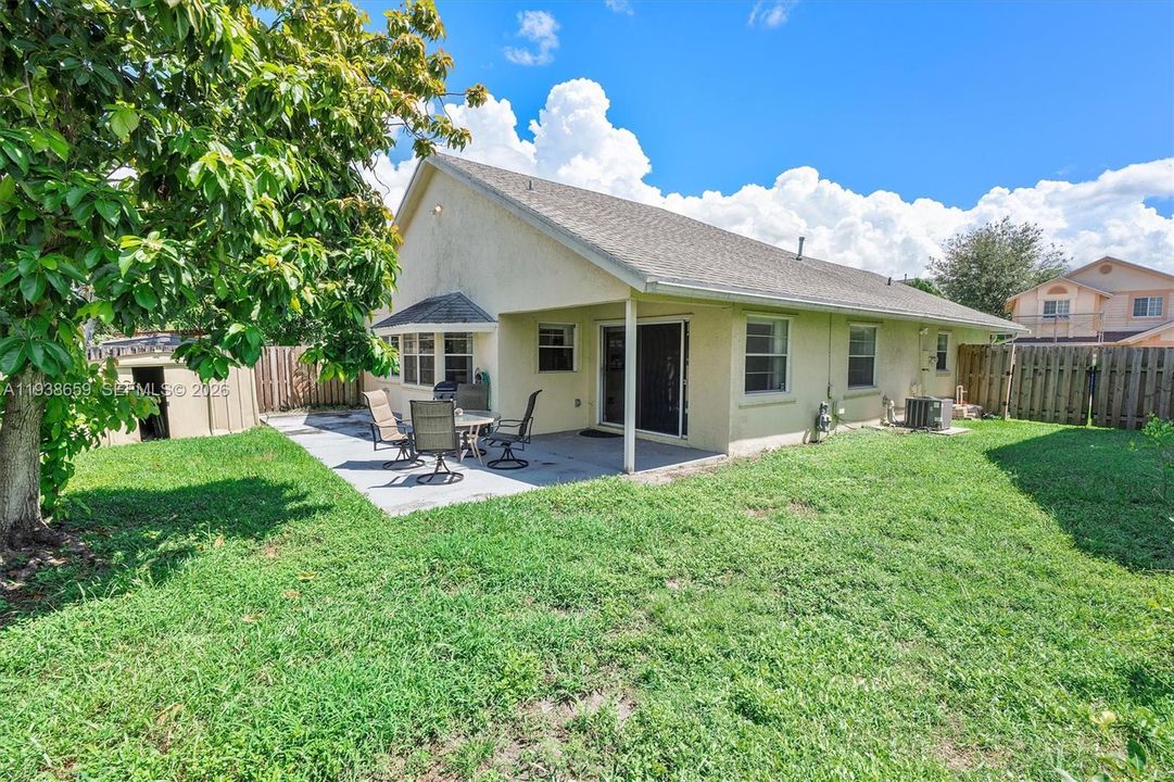 For Rent: $3,500 (4 beds, 2 baths, 1610 Square Feet)