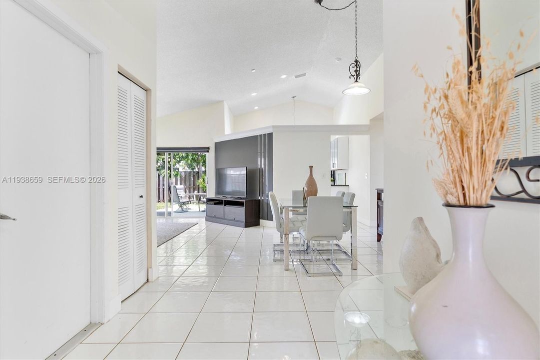 For Rent: $3,500 (4 beds, 2 baths, 1610 Square Feet)