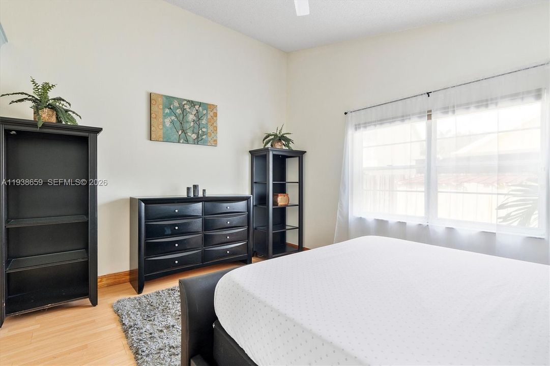 For Rent: $3,500 (4 beds, 2 baths, 1610 Square Feet)