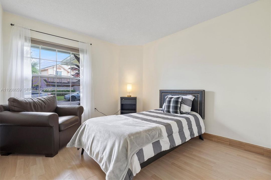 For Rent: $3,500 (4 beds, 2 baths, 1610 Square Feet)