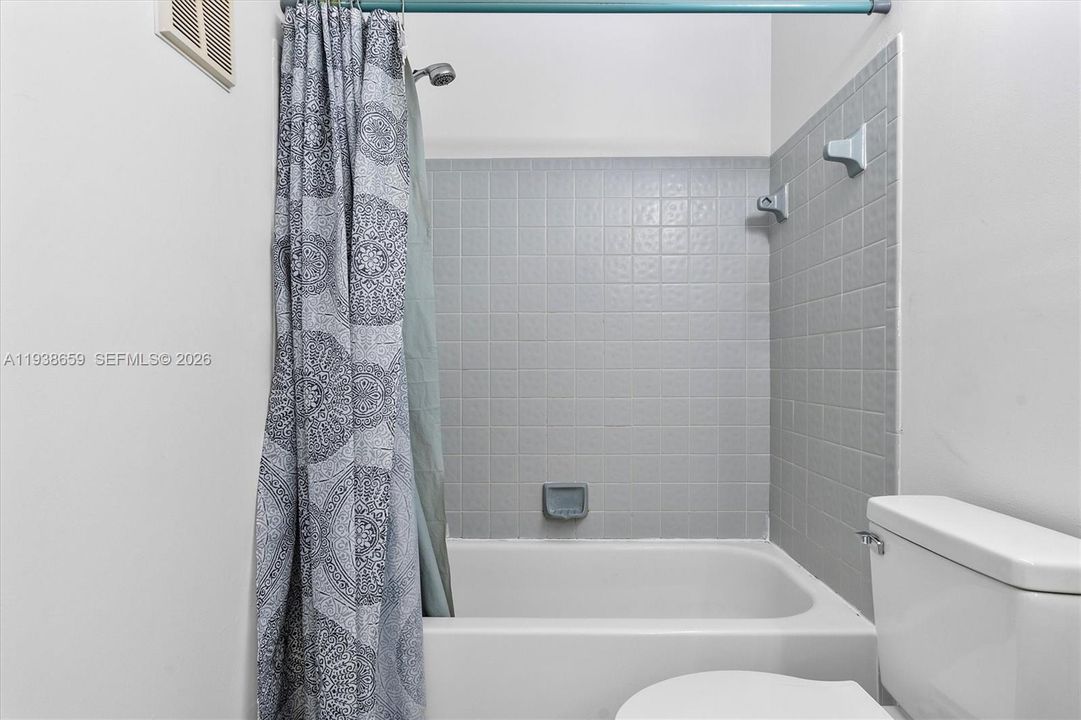 For Rent: $3,500 (4 beds, 2 baths, 1610 Square Feet)