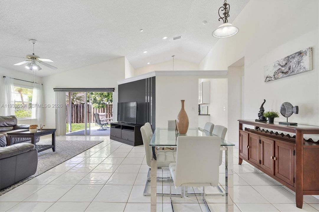 For Rent: $3,500 (4 beds, 2 baths, 1610 Square Feet)