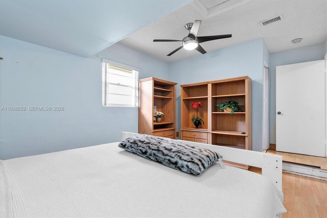 For Rent: $3,500 (4 beds, 2 baths, 1610 Square Feet)