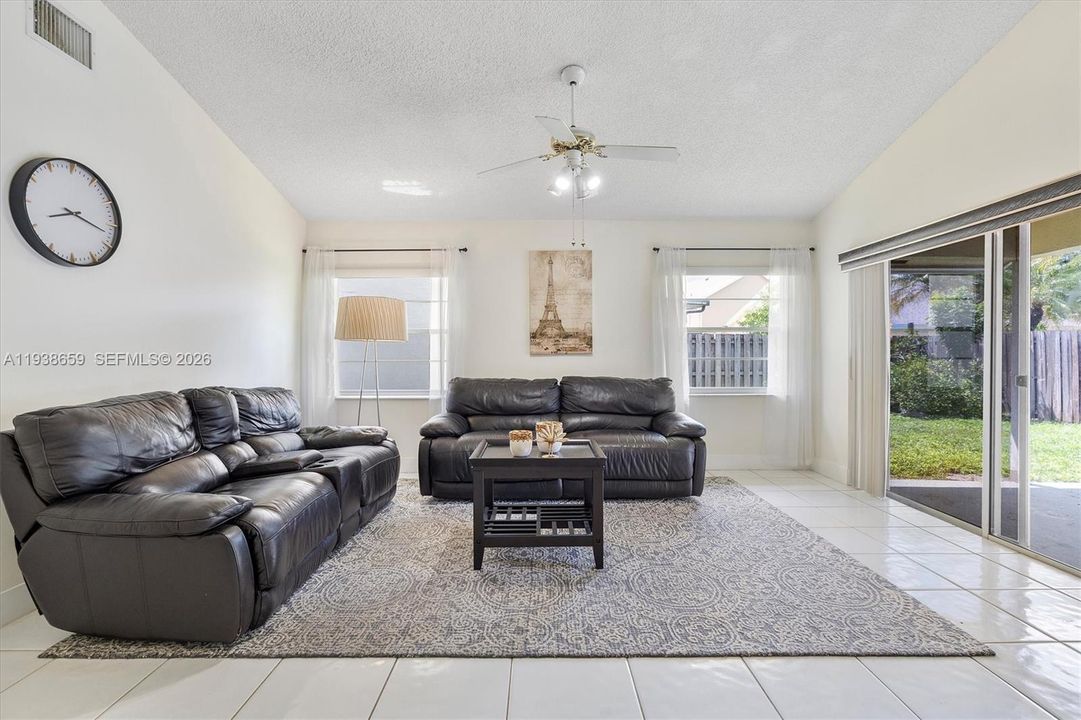 For Rent: $3,500 (4 beds, 2 baths, 1610 Square Feet)