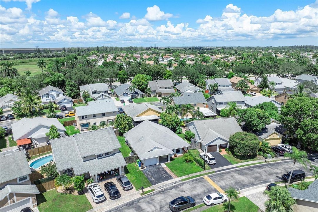 For Rent: $3,500 (4 beds, 2 baths, 1610 Square Feet)