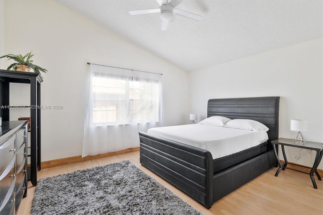 For Rent: $3,500 (4 beds, 2 baths, 1610 Square Feet)