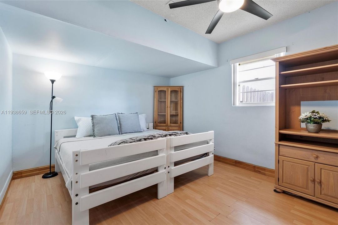 For Rent: $3,500 (4 beds, 2 baths, 1610 Square Feet)