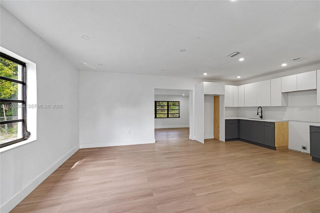 For Sale: $509,900 (4 beds, 2 baths, 1402 Square Feet)