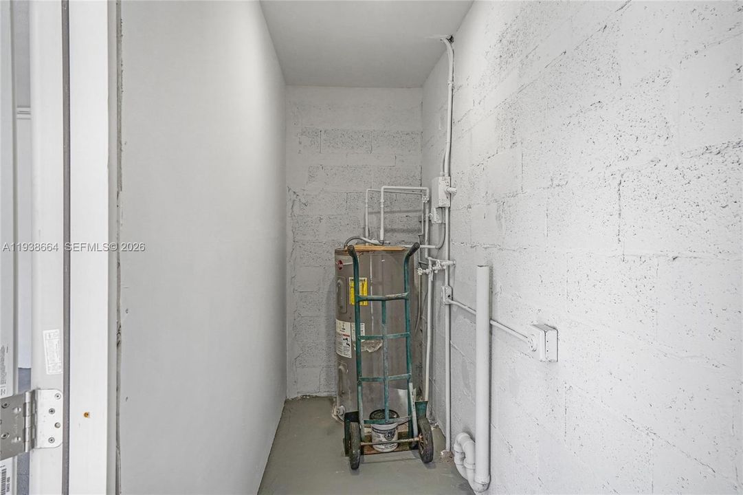 For Sale: $509,900 (4 beds, 2 baths, 1402 Square Feet)