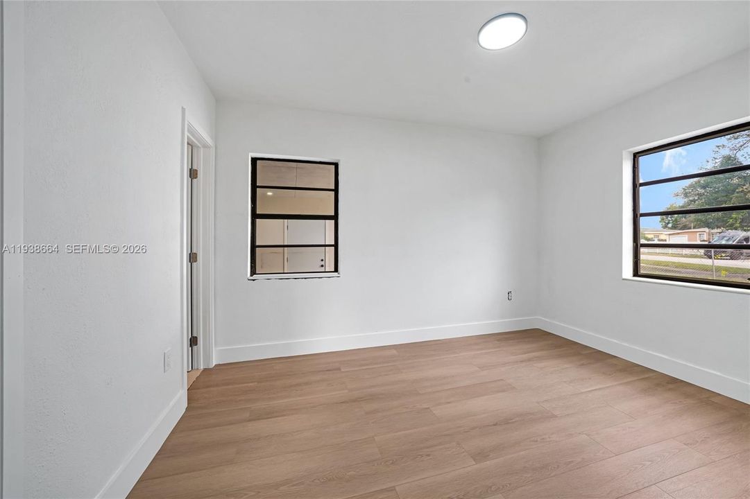 For Sale: $509,900 (4 beds, 2 baths, 1402 Square Feet)