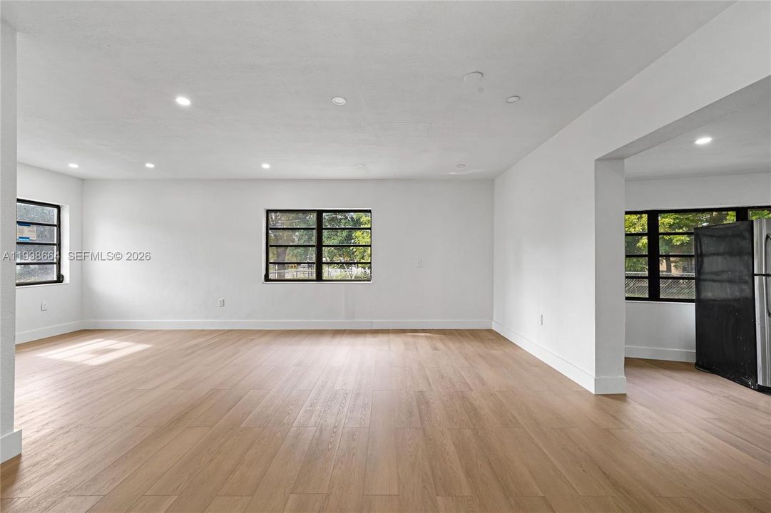 For Sale: $509,900 (4 beds, 2 baths, 1402 Square Feet)