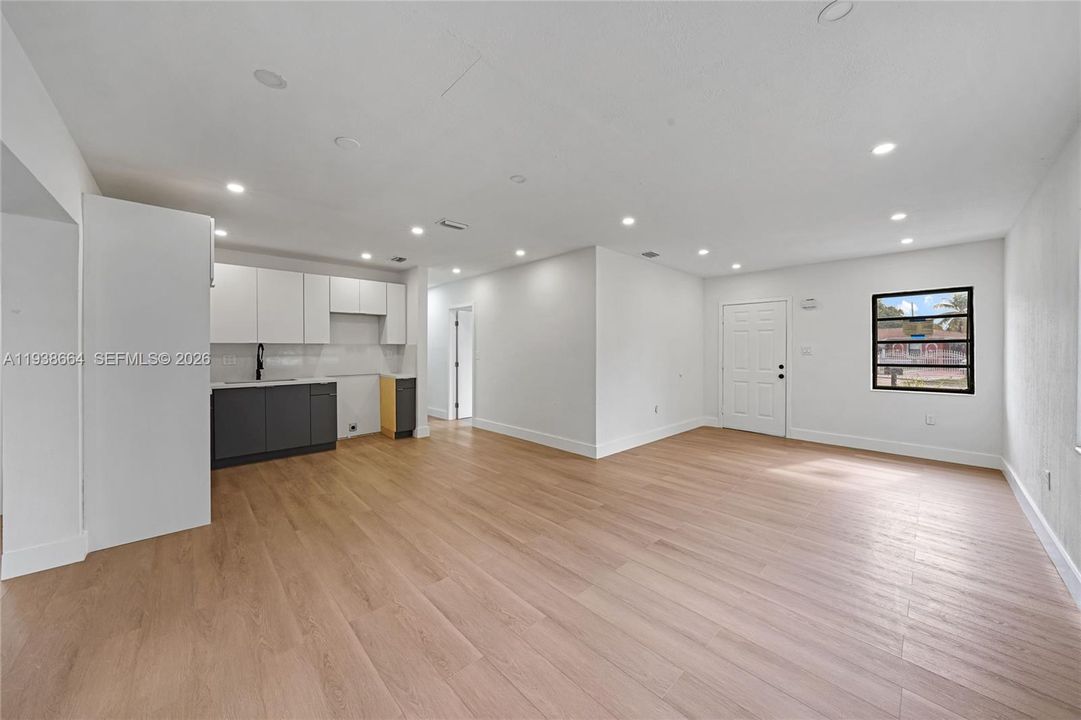 For Sale: $509,900 (4 beds, 2 baths, 1402 Square Feet)