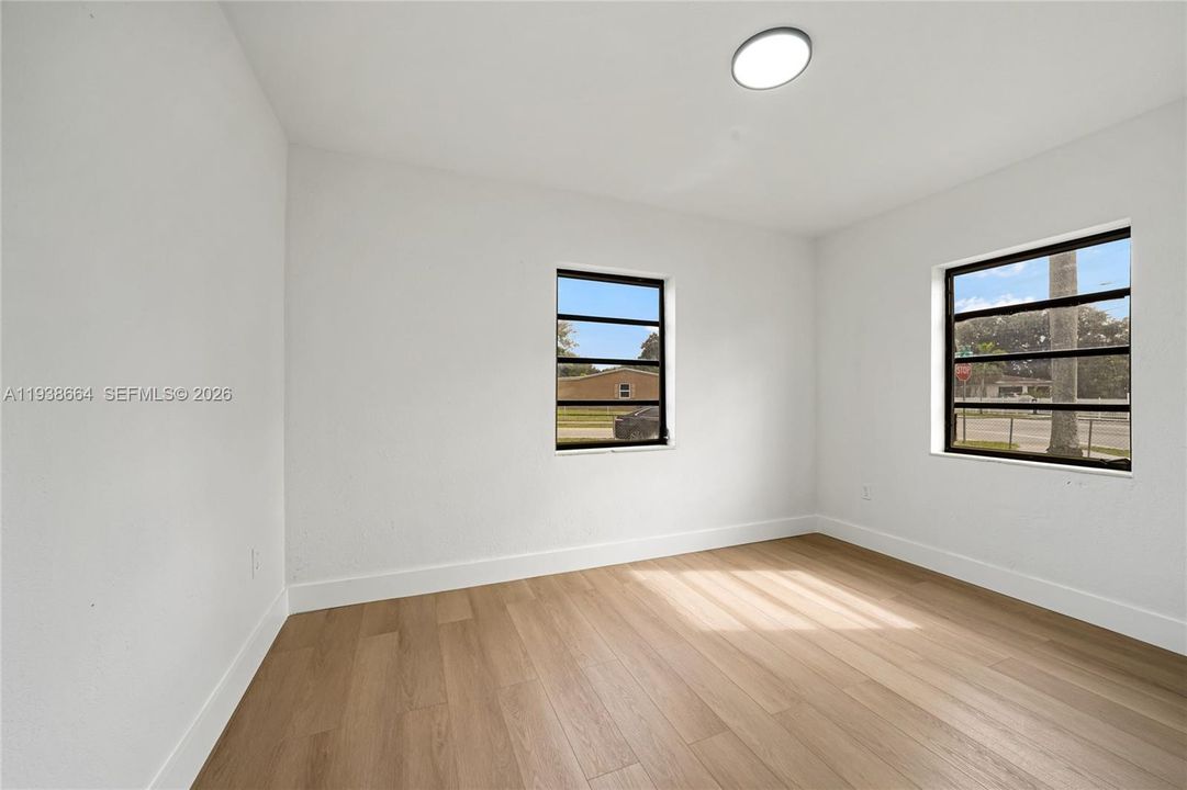 For Sale: $509,900 (4 beds, 2 baths, 1402 Square Feet)