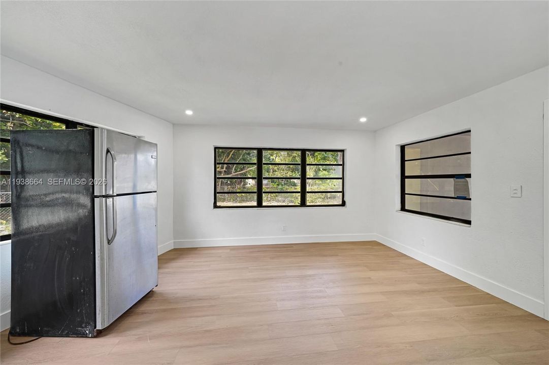 For Sale: $509,900 (4 beds, 2 baths, 1402 Square Feet)