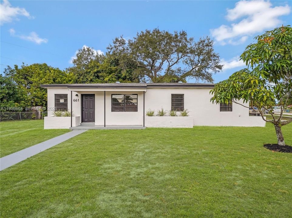 For Sale: $509,900 (4 beds, 2 baths, 1402 Square Feet)