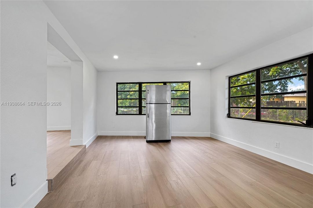 For Sale: $509,900 (4 beds, 2 baths, 1402 Square Feet)