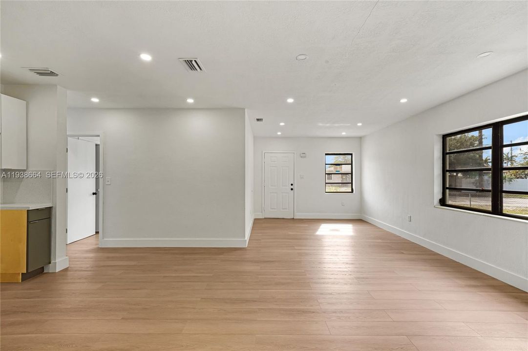 For Sale: $509,900 (4 beds, 2 baths, 1402 Square Feet)