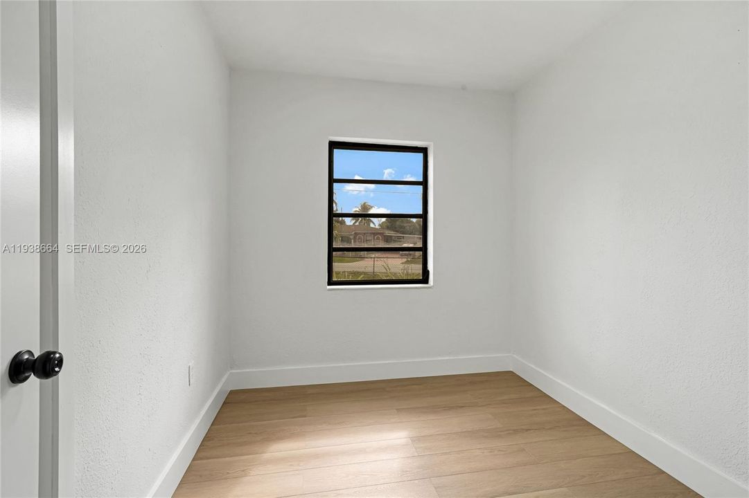 For Sale: $509,900 (4 beds, 2 baths, 1402 Square Feet)