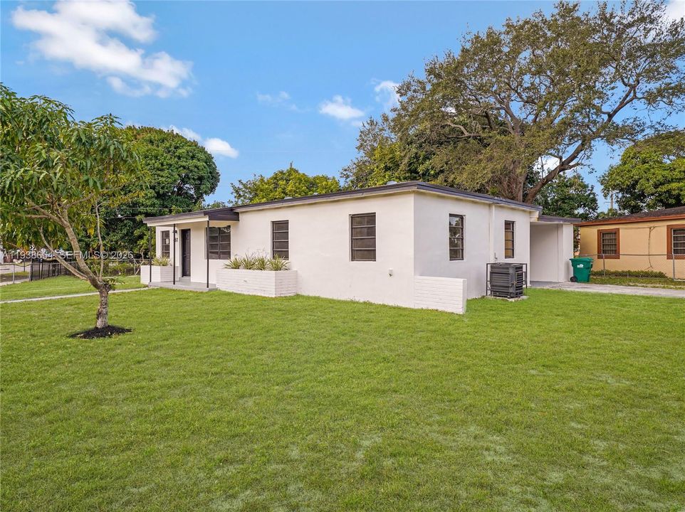 For Sale: $509,900 (4 beds, 2 baths, 1402 Square Feet)