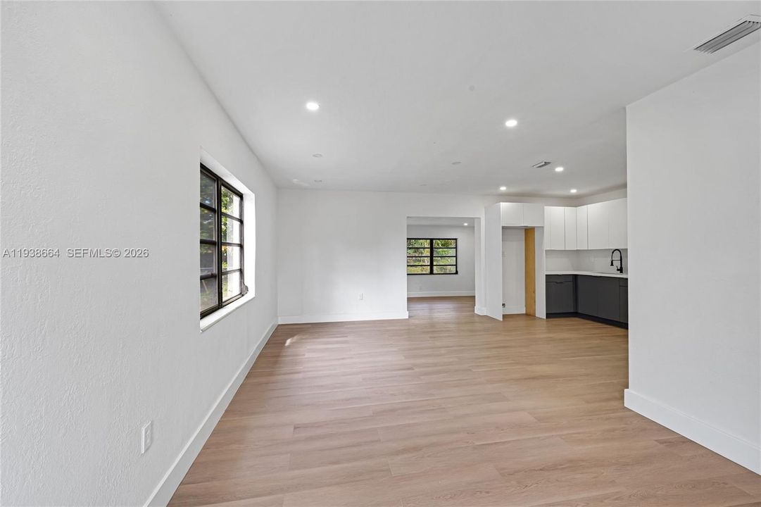 For Sale: $509,900 (4 beds, 2 baths, 1402 Square Feet)