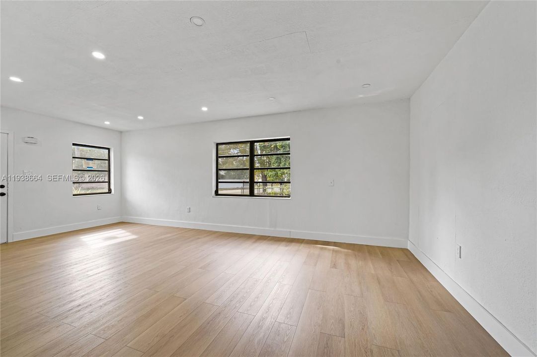 For Sale: $509,900 (4 beds, 2 baths, 1402 Square Feet)