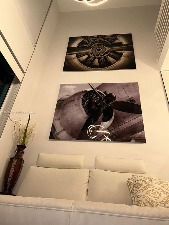 For Sale: $523,000 (1 beds, 1 baths, 809 Square Feet)