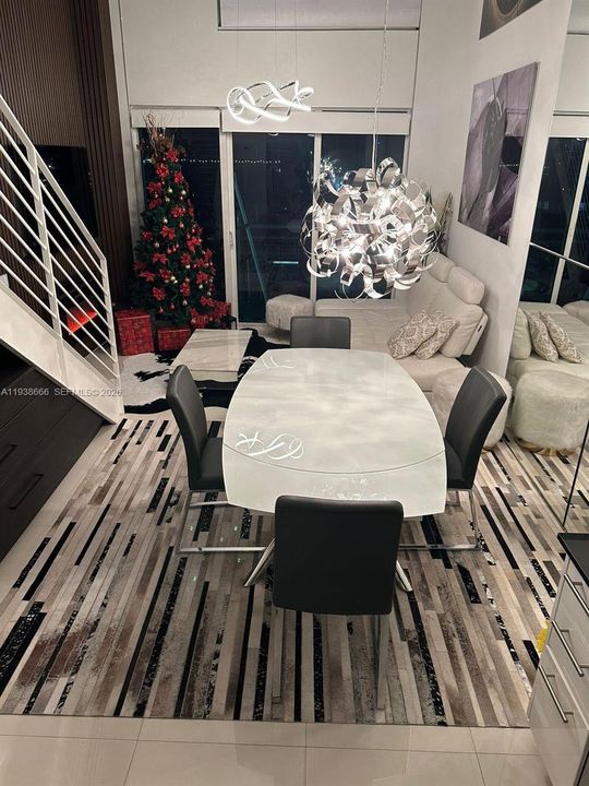 For Sale: $523,000 (1 beds, 1 baths, 809 Square Feet)