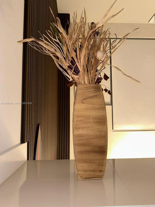 For Sale: $523,000 (1 beds, 1 baths, 809 Square Feet)