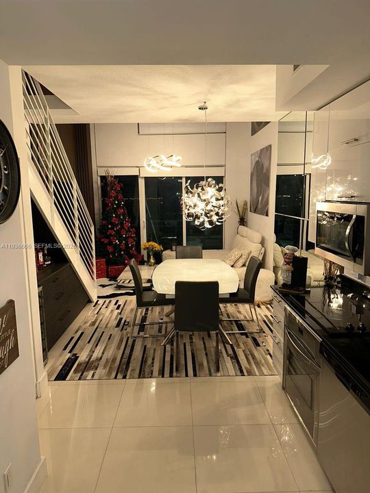 For Sale: $523,000 (1 beds, 1 baths, 809 Square Feet)