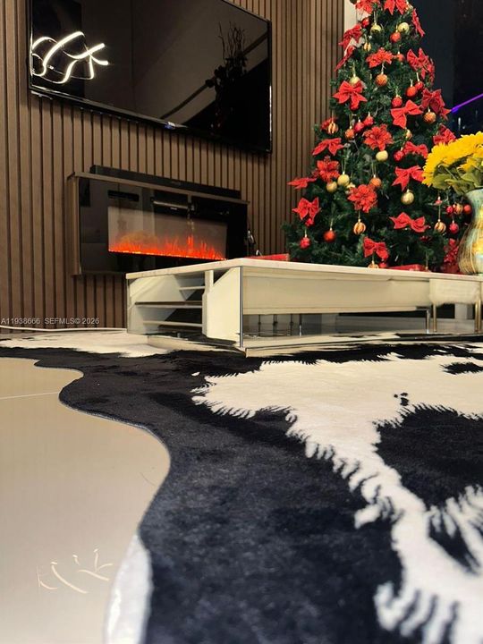 For Sale: $523,000 (1 beds, 1 baths, 809 Square Feet)