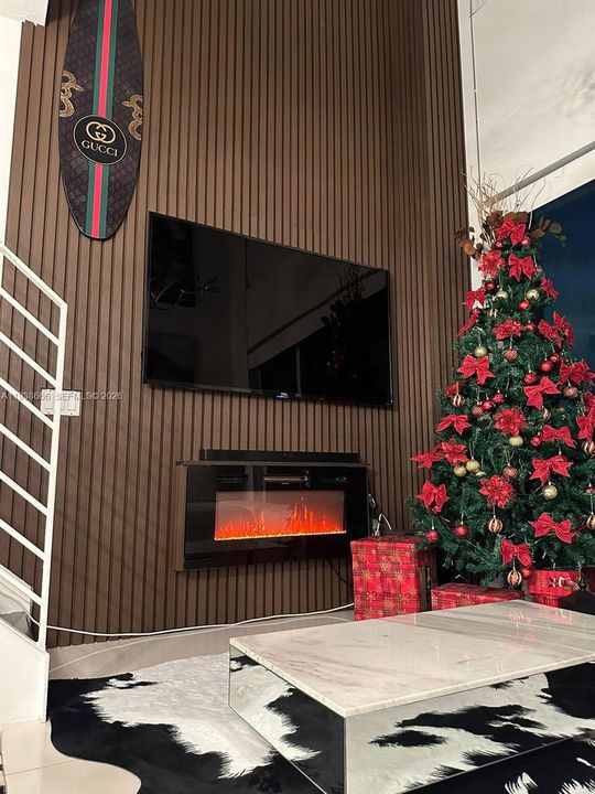 For Sale: $523,000 (1 beds, 1 baths, 809 Square Feet)