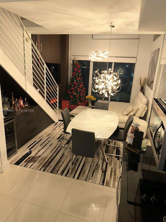 For Sale: $523,000 (1 beds, 1 baths, 809 Square Feet)