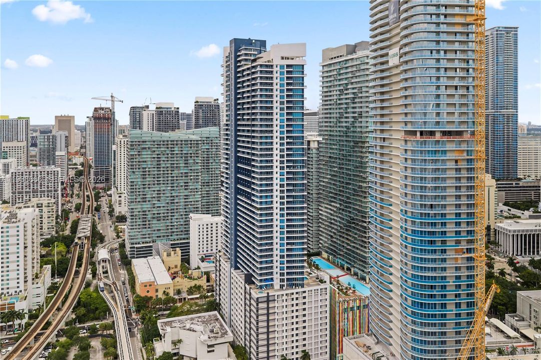 For Sale: $438,000 (1 beds, 1 baths, 809 Square Feet)