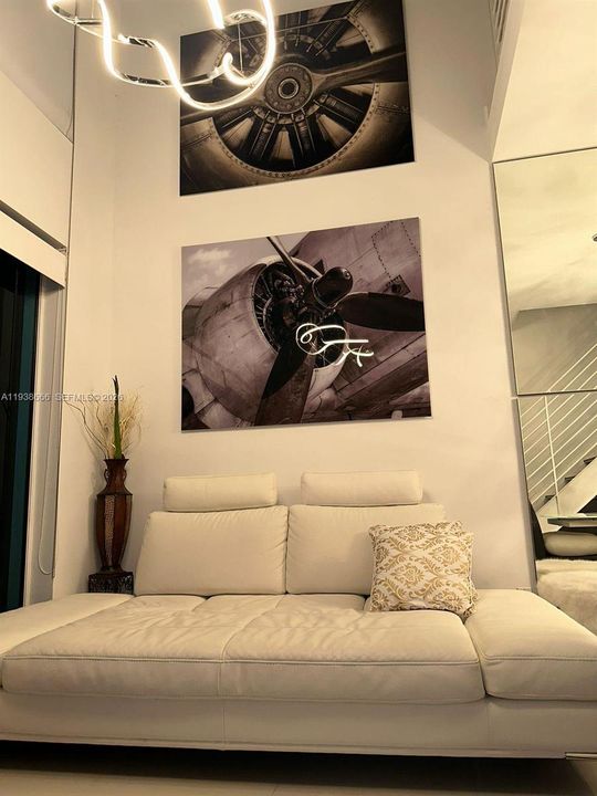 For Sale: $523,000 (1 beds, 1 baths, 809 Square Feet)