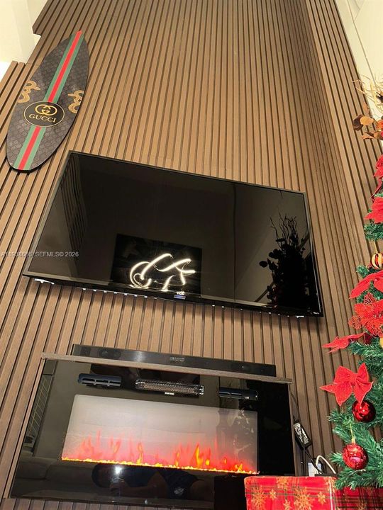 For Sale: $523,000 (1 beds, 1 baths, 809 Square Feet)