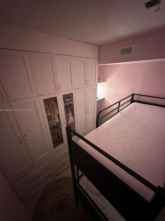 For Sale: $523,000 (1 beds, 1 baths, 809 Square Feet)