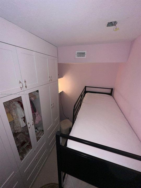 For Sale: $523,000 (1 beds, 1 baths, 809 Square Feet)