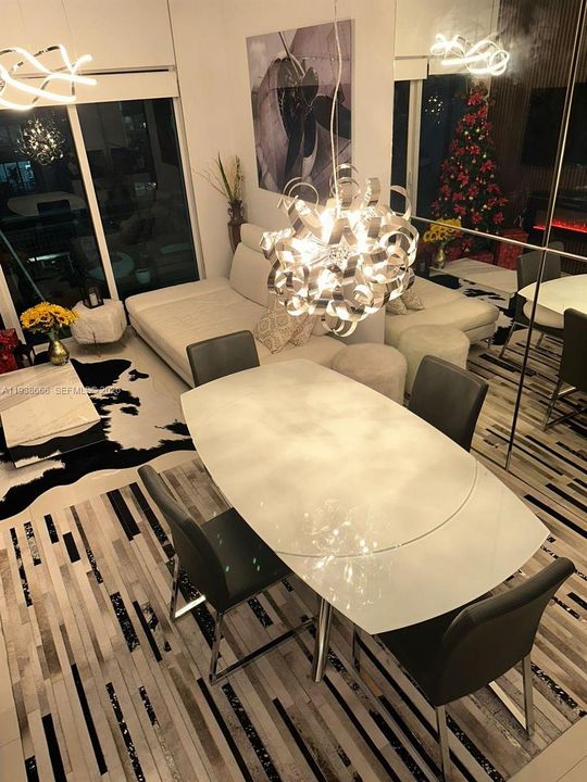 For Sale: $523,000 (1 beds, 1 baths, 809 Square Feet)