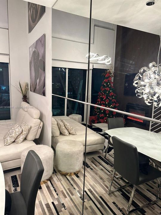 For Sale: $523,000 (1 beds, 1 baths, 809 Square Feet)