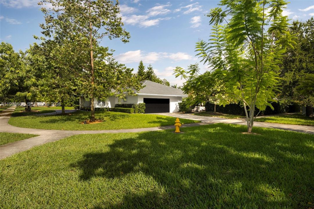 For Sale: $1,099,000 (4 beds, 2 baths, 2111 Square Feet)