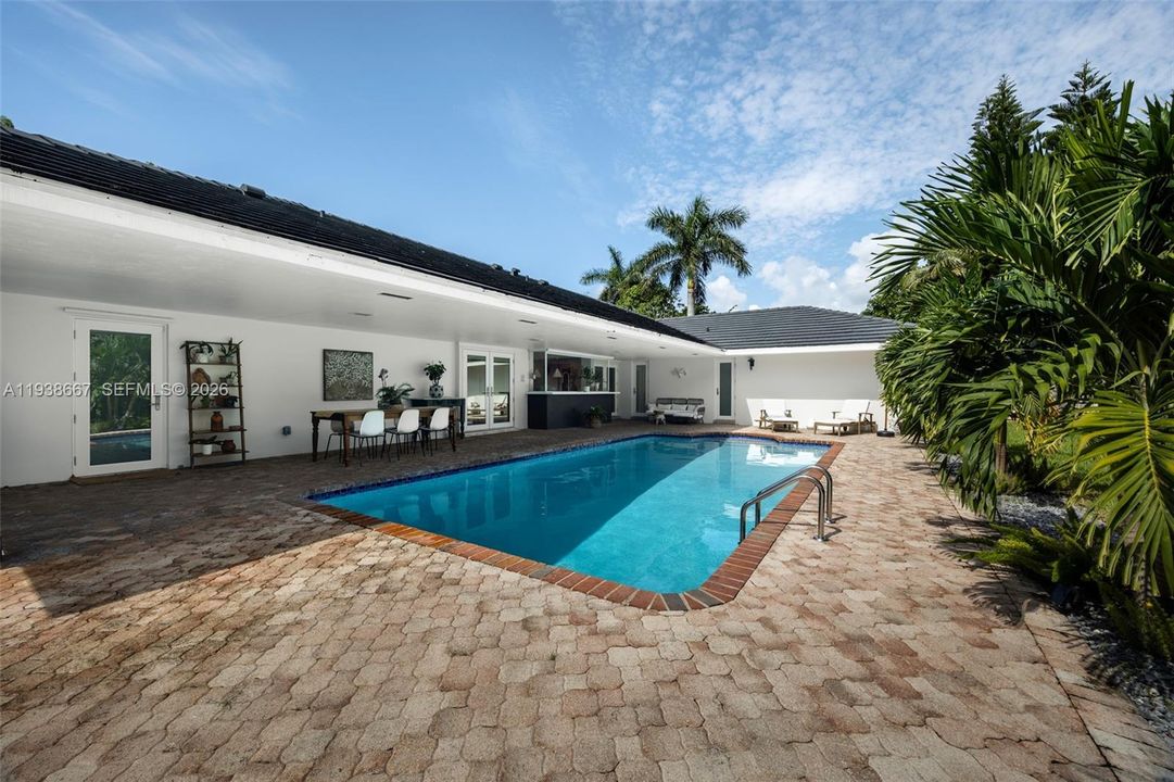 For Sale: $1,099,000 (4 beds, 2 baths, 2111 Square Feet)