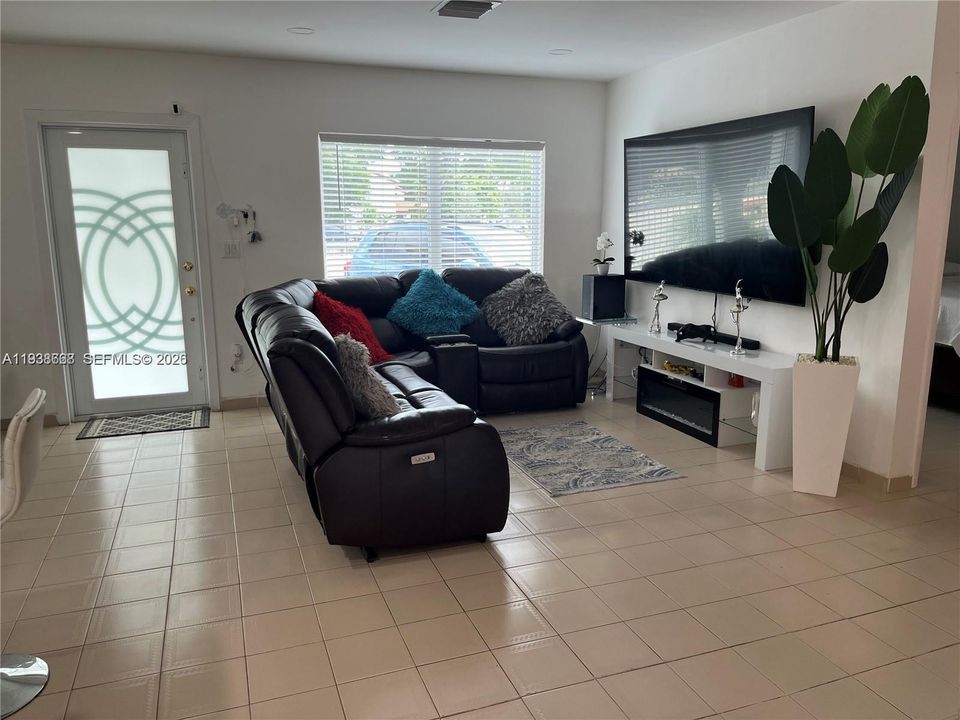 待售: $635,000 (3 贝兹, 2 浴室, 0 平方英尺)