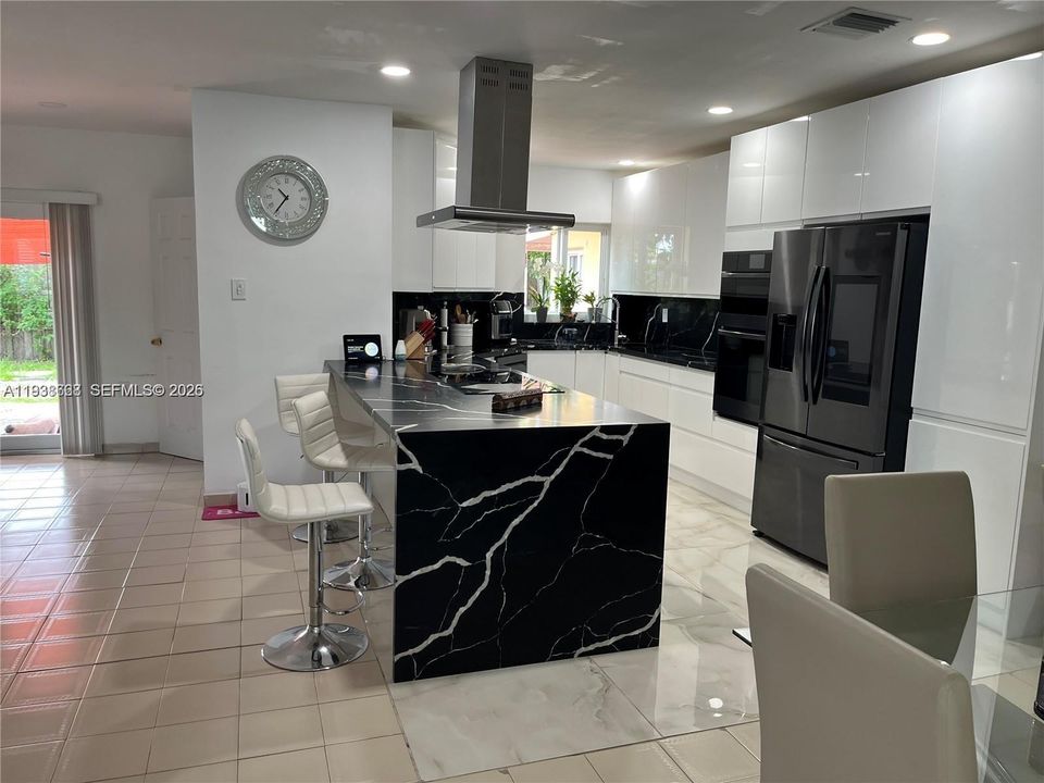 待售: $635,000 (3 贝兹, 2 浴室, 0 平方英尺)