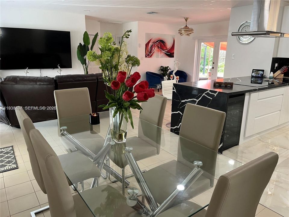 待售: $635,000 (3 贝兹, 2 浴室, 0 平方英尺)