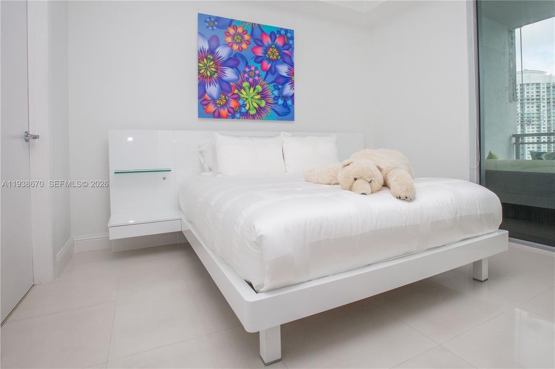 For Rent: $3,950 (2 beds, 2 baths, 1129 Square Feet)