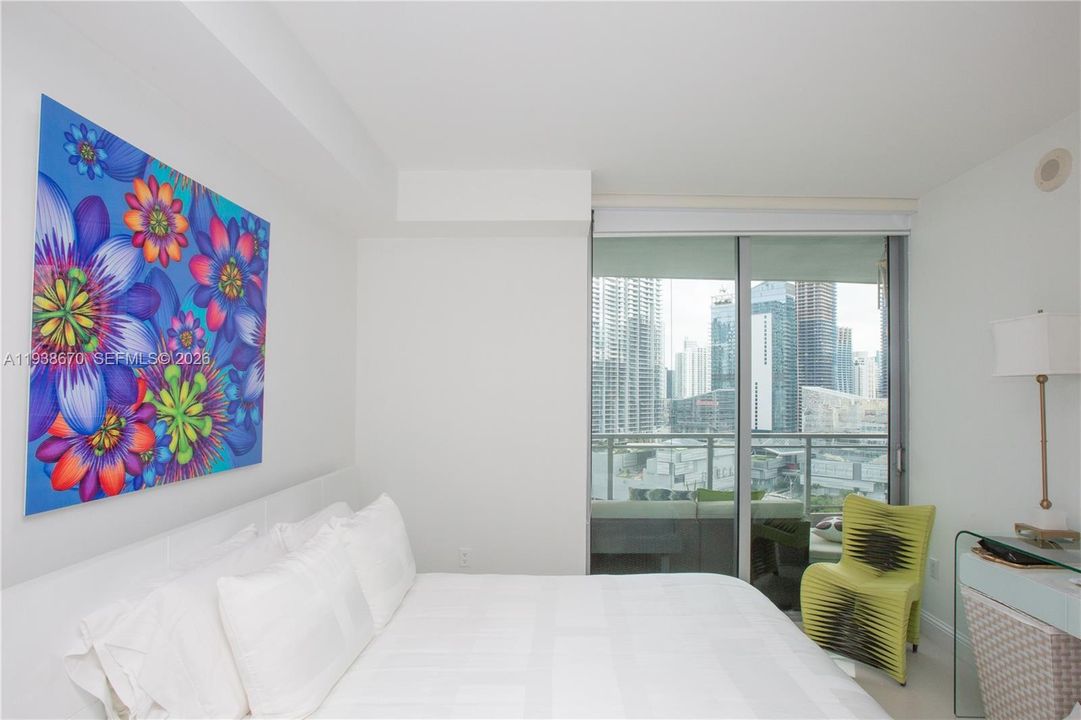 For Rent: $3,950 (2 beds, 2 baths, 1129 Square Feet)