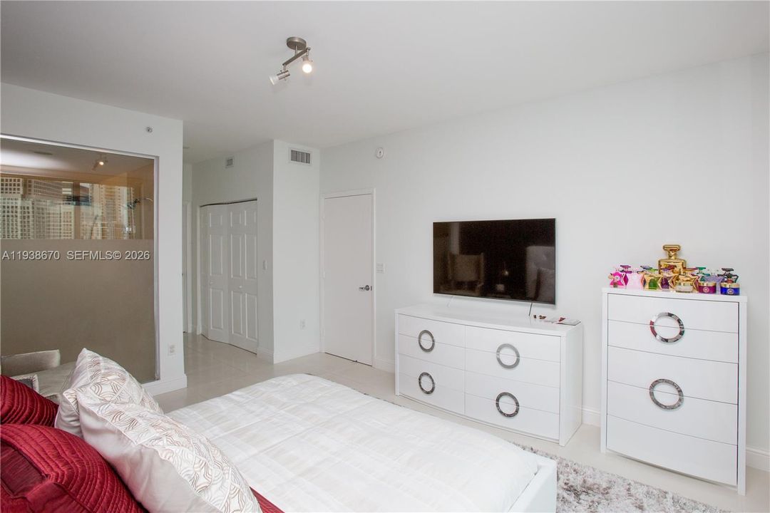 For Rent: $3,950 (2 beds, 2 baths, 1129 Square Feet)