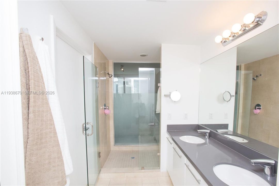 For Rent: $3,950 (2 beds, 2 baths, 1129 Square Feet)