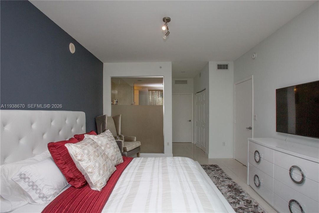 For Rent: $3,950 (2 beds, 2 baths, 1129 Square Feet)